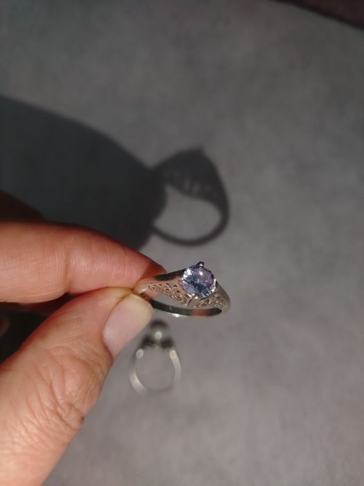 Kumush abuchalni uzuklar sotiladi