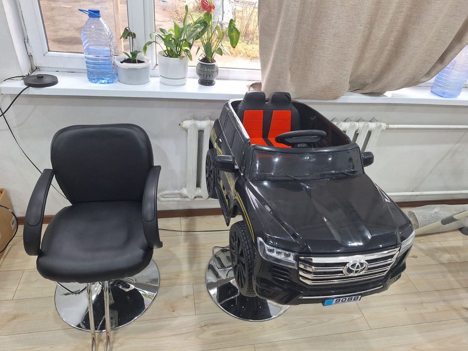 Парикмахерское кресло