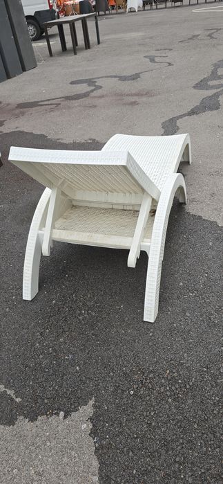 Шезлонги сатылады