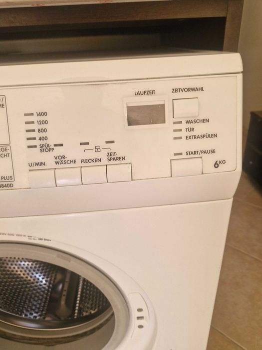 Продава се пералня AEG