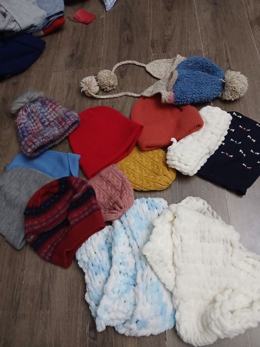 Комбинезон, кофты, шапки, тёплый костюм
