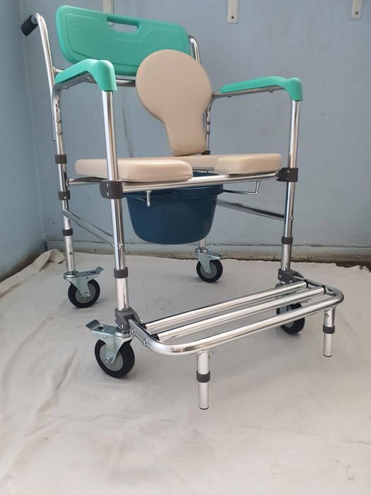 Scaun mobil cu toaletă,nou,nefolosit!