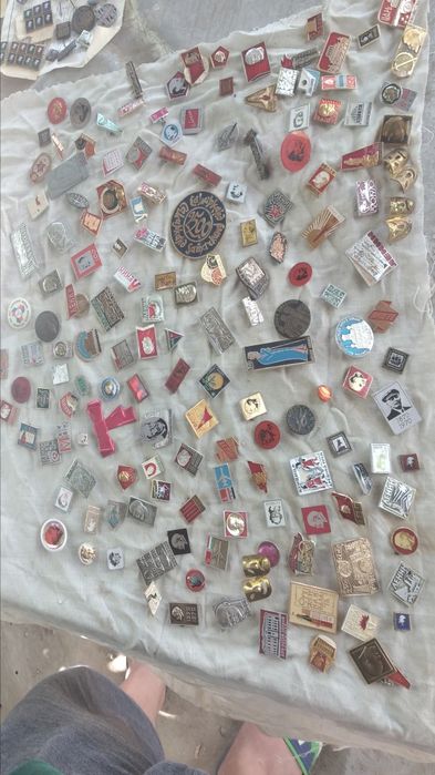 Значки Ленинские и разные.