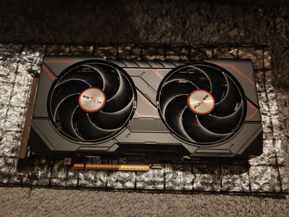 Видео Карта SAPPHIRE Radeon RX 9060XT Pulse OC 8GB GDDR6