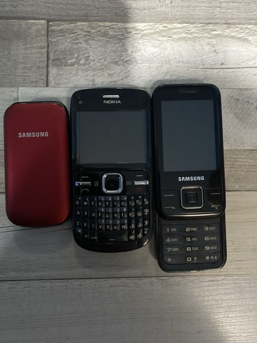 Стари телефони .