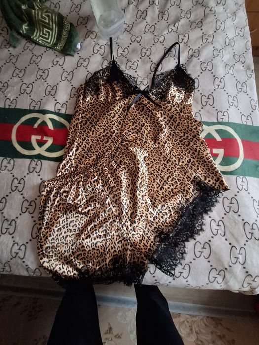 Продам пижаму новую.