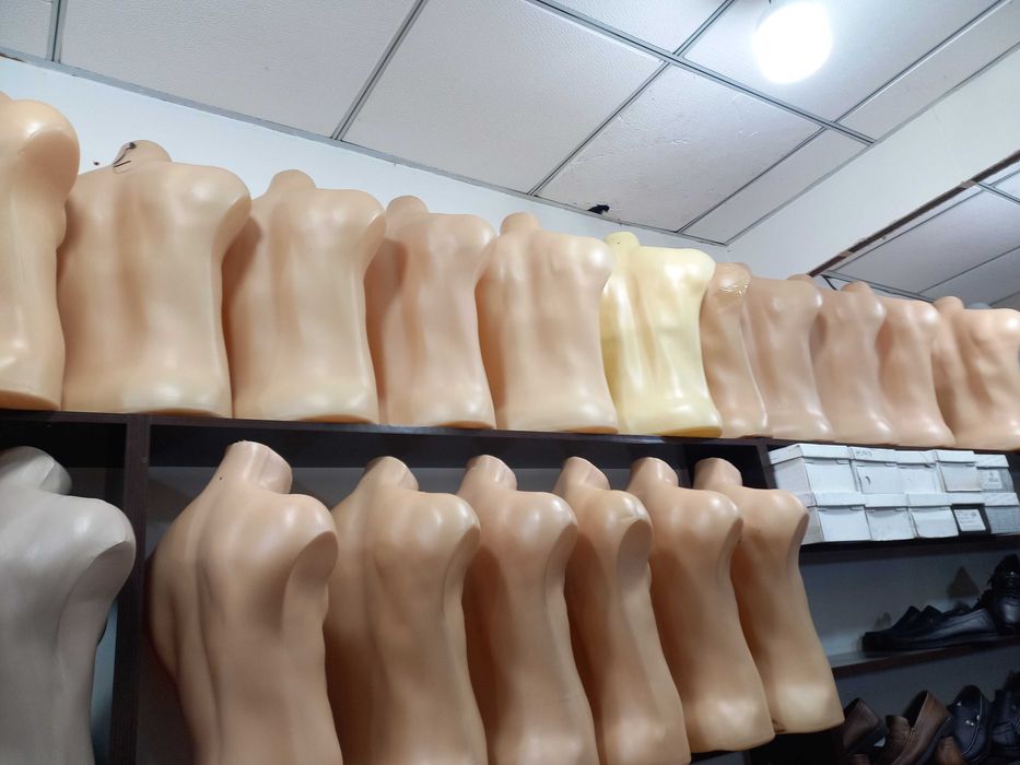 Manekenlar  sotiladi