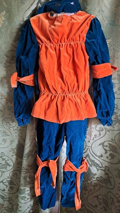 Продам новогодние костюмы