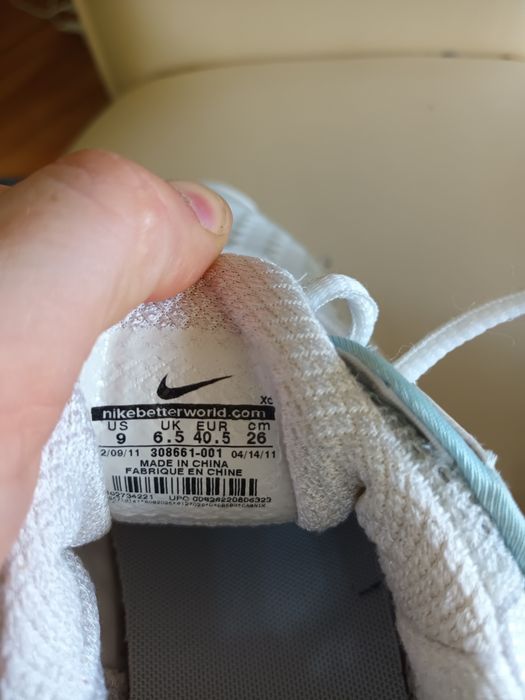 Adidași nike nr 40,5 în stare impecabilă preț 90 lei .comanda pe olx ieftin și sigur în jur de10  lei