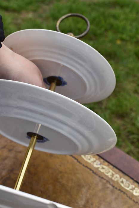 Порцеланова поставка за сладкиши на 3 нива