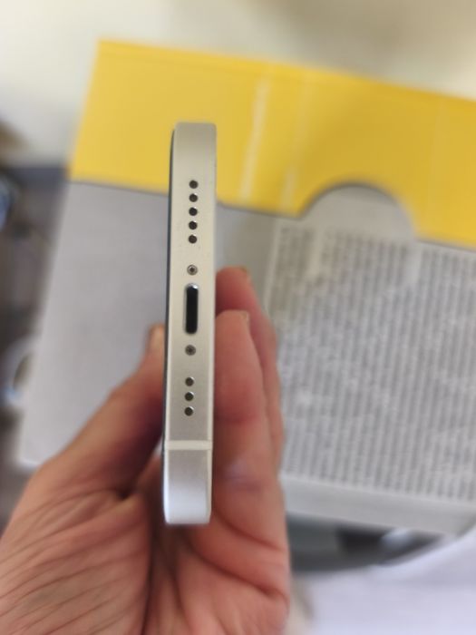 iphone 12 64гб ,бял