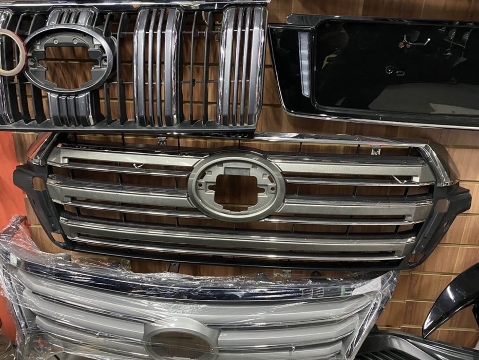 Решетка радиатор Land Cruiser 200 оргинал