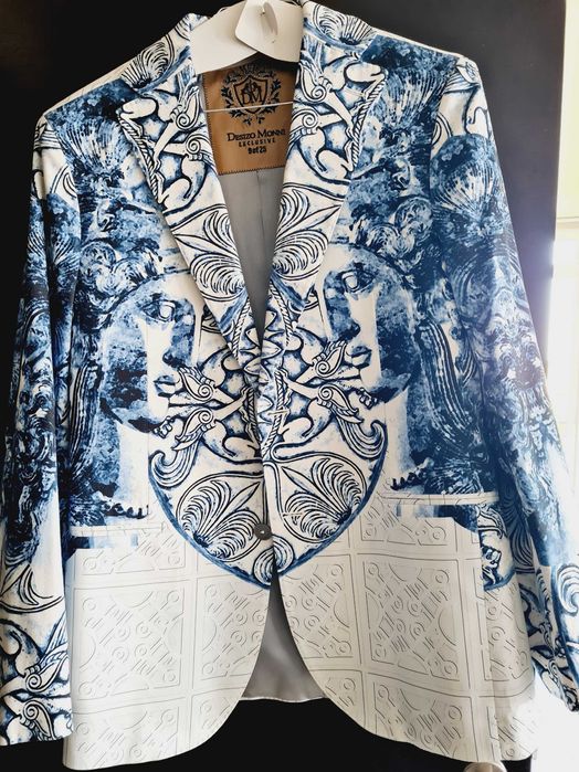 Мъжки официален костюм