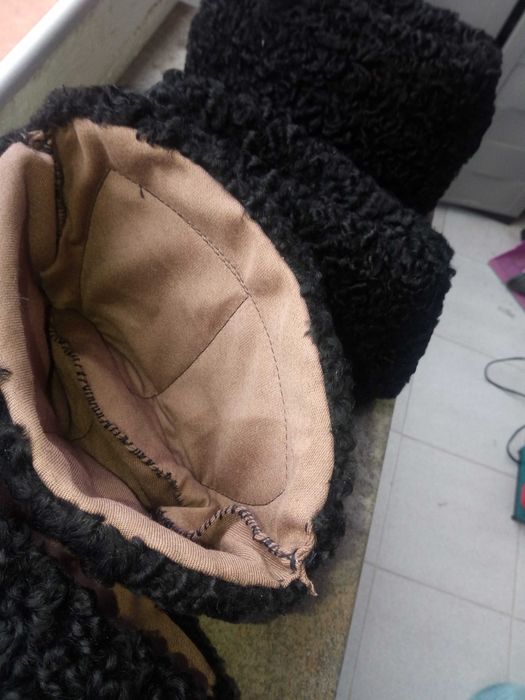 Астраганини калпаци от 100процента-естествена кожа