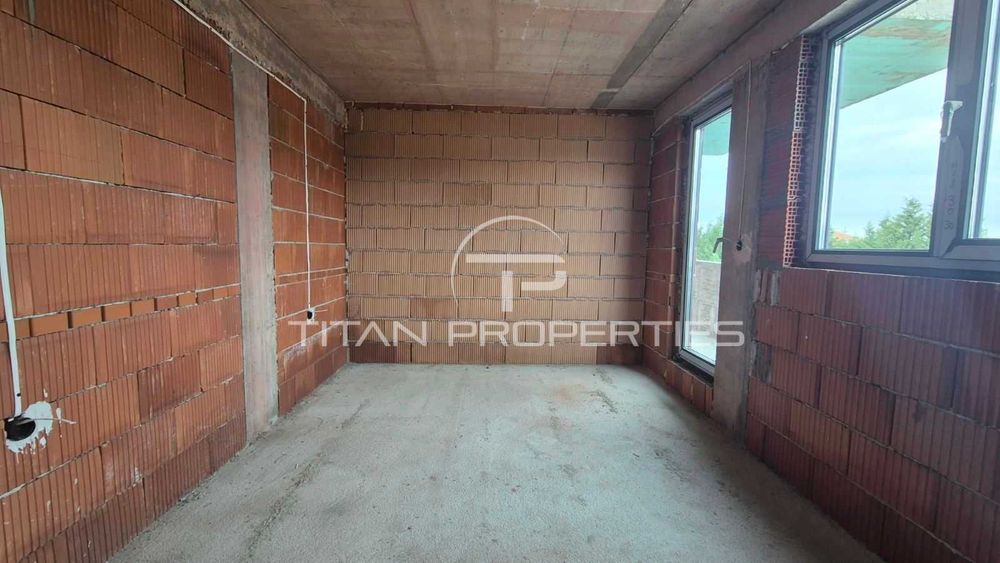 Продава се Тристаен апартамент в Пловдив, Беломорски - 142 кв.м за 1301 €/кв.м - Снимка #1