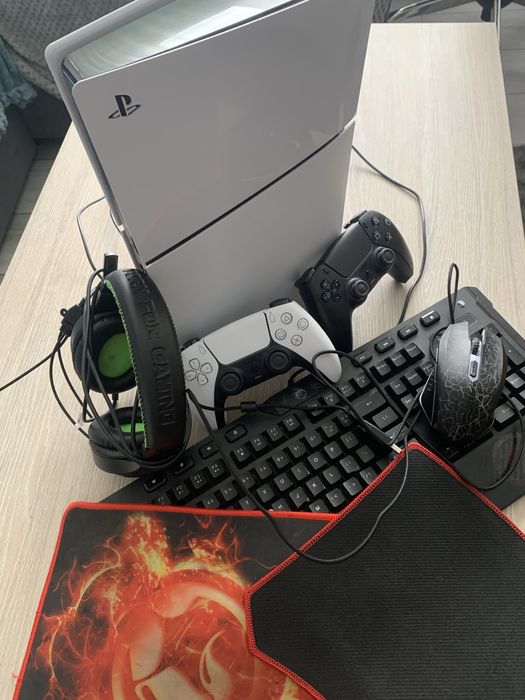 Vand Ps5 Digital Slim+Tot ce se vede in poze URGENT