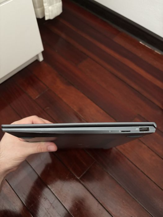 Vand Laptop Asus ZenBook 14 in stare perfecta de functionare