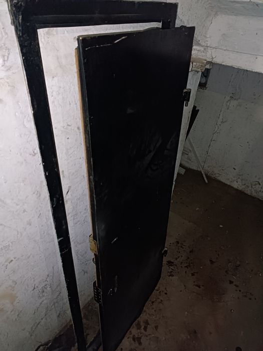 Продам дверь железну входную в хорошем состоянии цена 20тыс