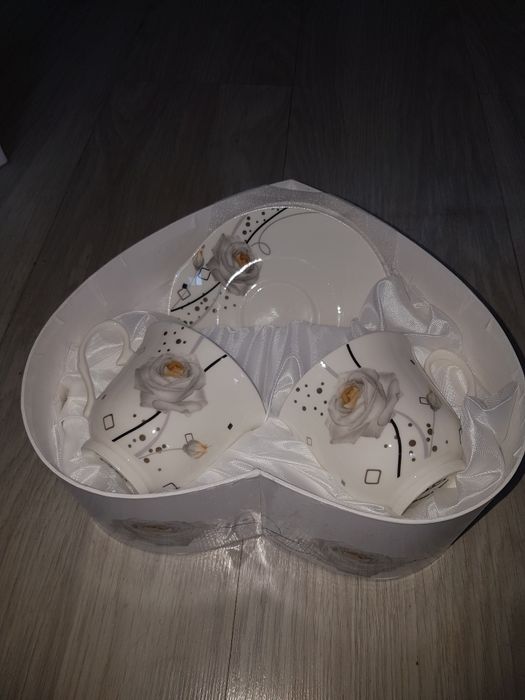 Нови чаши в кутия