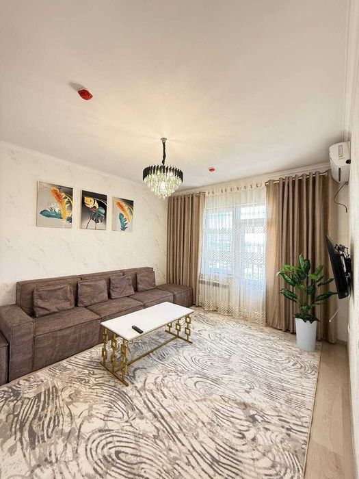 Yashnobod Kadesheva bozori Olmos metrosi yaqinida kvartira bor