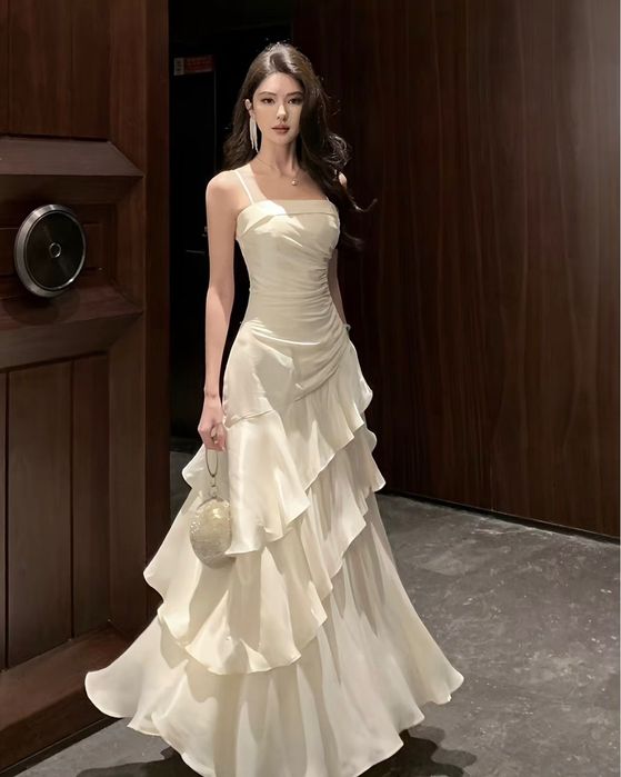 Продаю абсолютно новое платье на выход