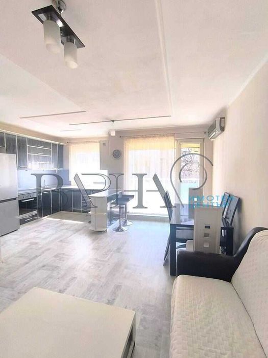 Продава се Тристаен апартамент в Варна, ХЕИ - 110 кв.м за 1321 €/кв.м - Снимка #2