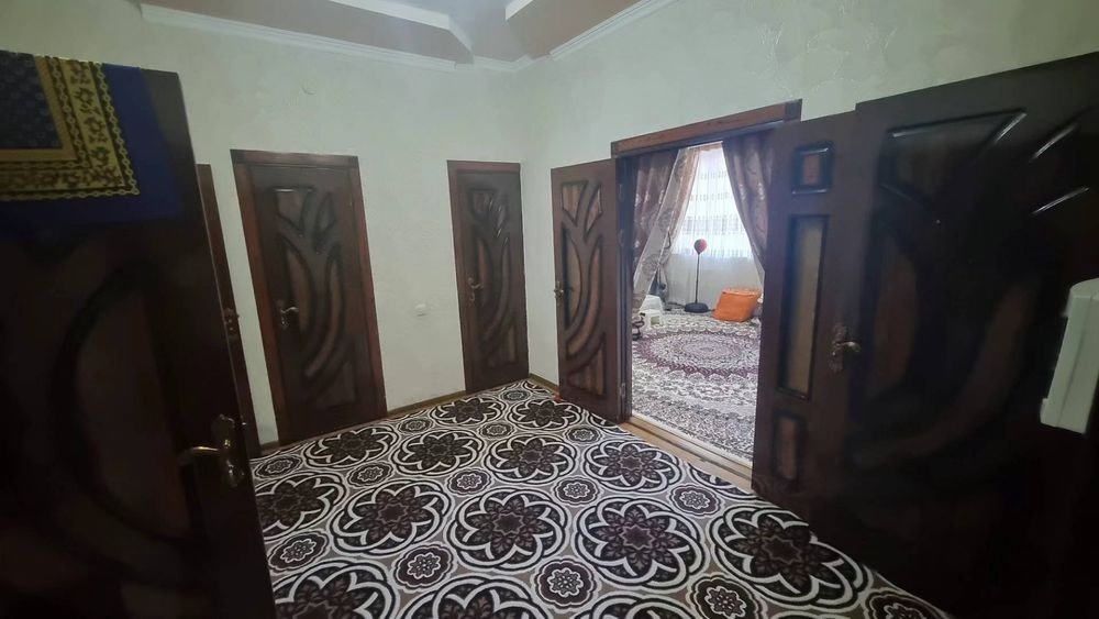 3 xona 2 qavat 6 qavatli uy sotiladi