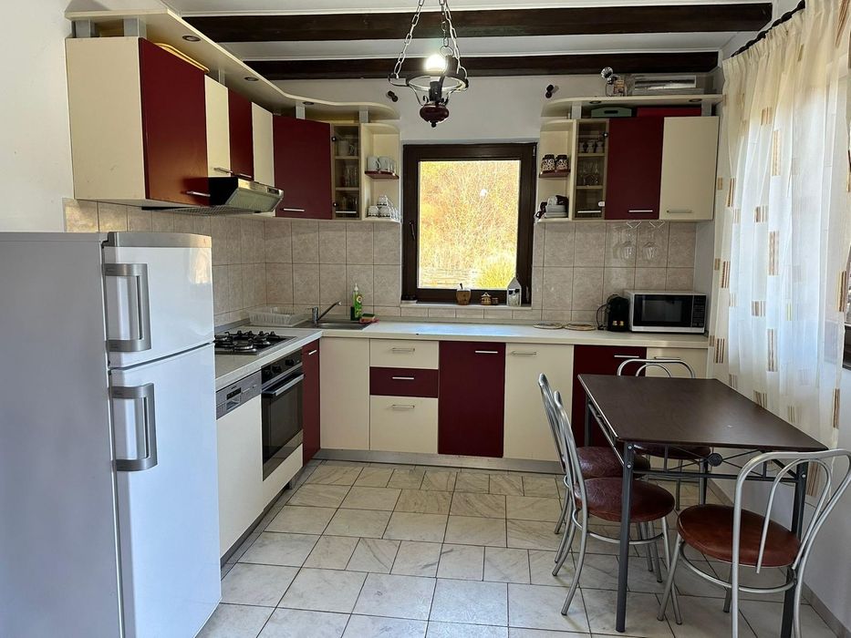 Vând casa de vacanță Porumbacu de Sus