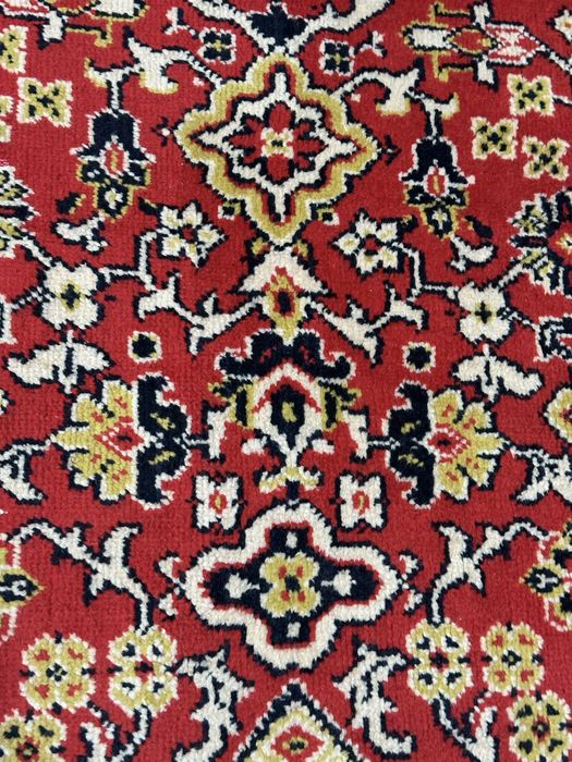 Продам два шерстяных ковра