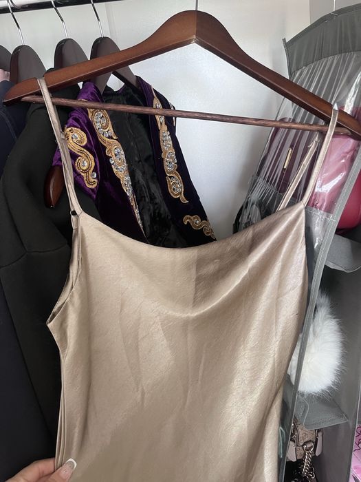 Атласное платье, одевалось всего пару раз