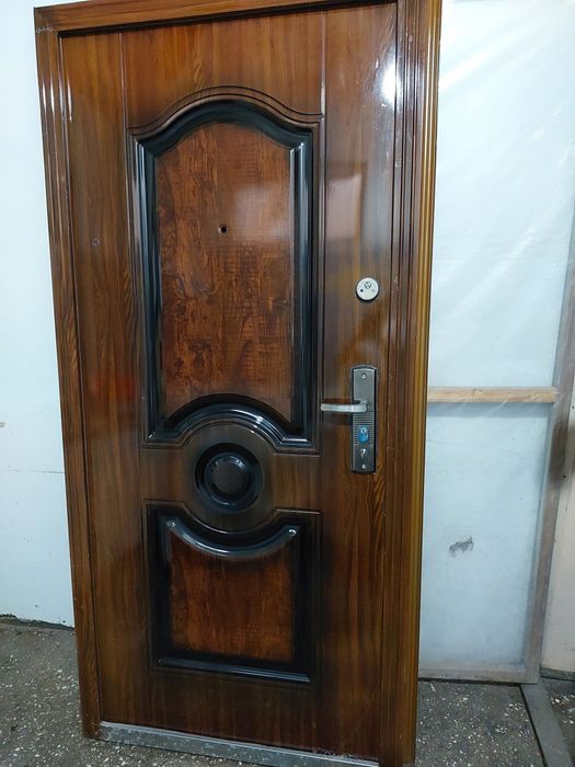 Куча Эшик сотилади.