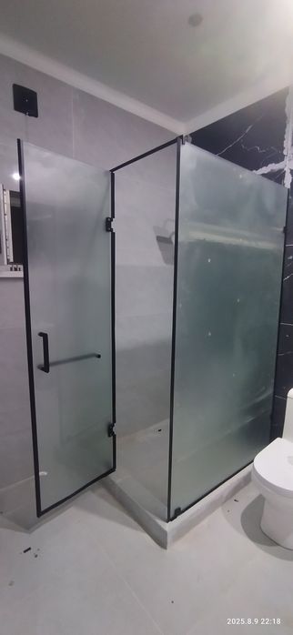 Стекляни душевые кабина