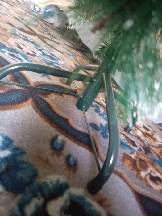 Yangi yil archasi sotiladi