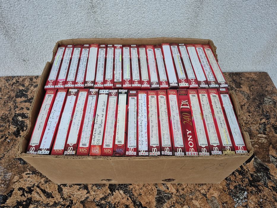 Vând 40 casete video Sony VHS originale de 240 minute colectie filme acțiune,drama,Comedie, Triler, dragoste,western...etc.