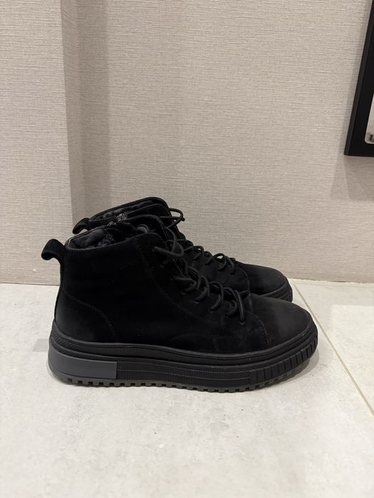 Продам мужские ботинки