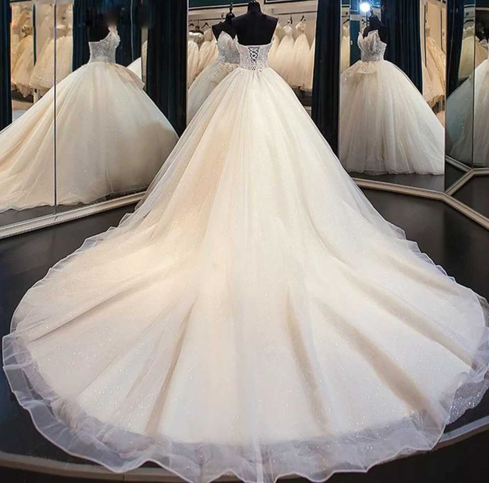 Дизайнерска сватбена рокля