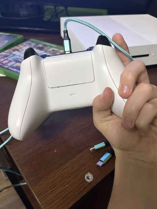 Vand xbox one S in stare excelenta