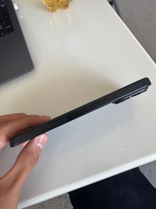 iPhone 16 в хорошем состаяний