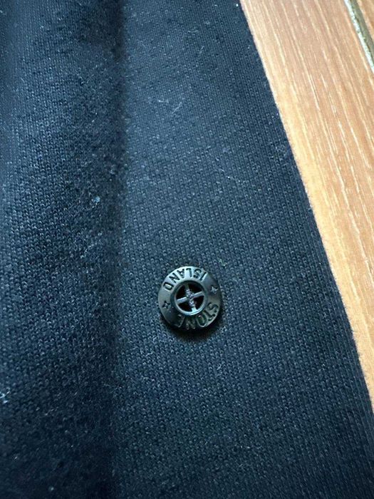 Hanorac Stone Island cu eticheta (nu Nike, Gucci, Adidas, Balenciaga)