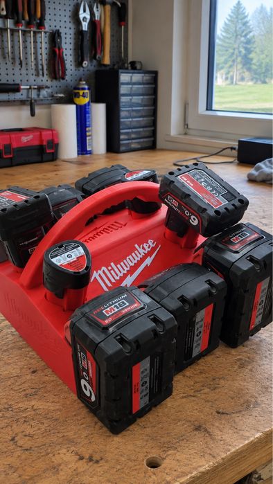 Suport tip geantă pentru transport acumulatori Milwaukee  M18 si  M12
