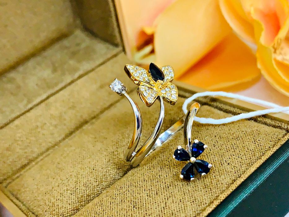 золотое кольцо с бриллиантами и натуральными камнями – Сапфир