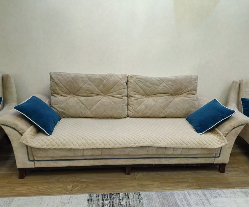 Диван с двумя креслами