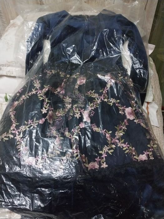 Детская платье 7.8.9лет состояния новая.продам не дорого срочно..