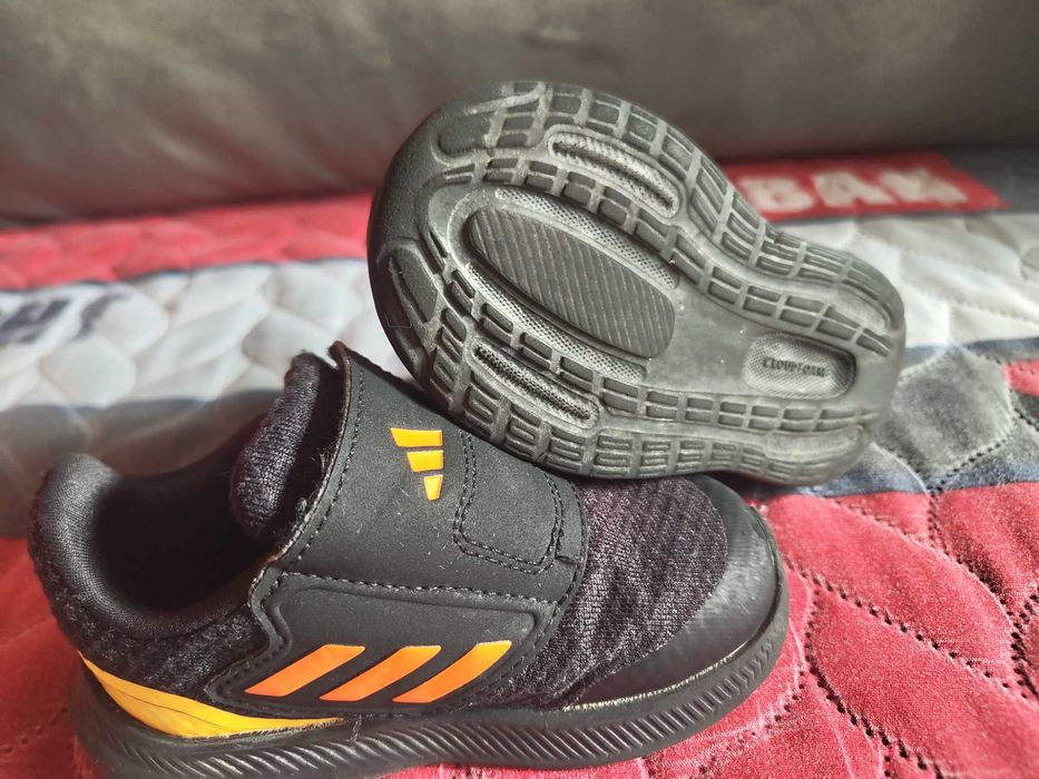Маратонки Adidas 22 номер