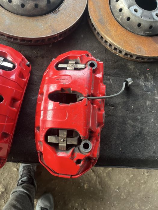 Спирачни апарати Porsche Cayene 2014 комплект 7PP615123 brembo 6 pot
