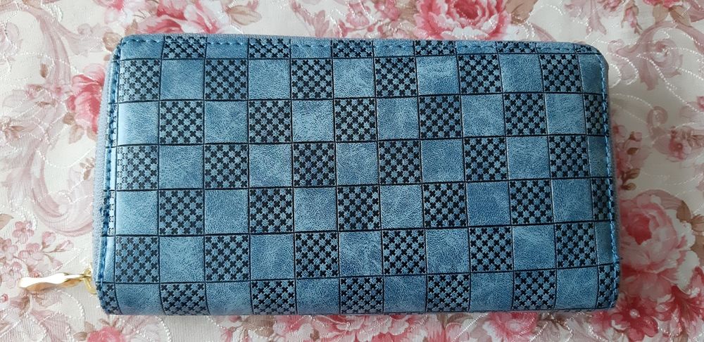 Дамско синьо портмоне