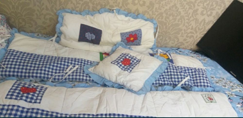 Бортики 40 тыс в кроватку ручная работа синтепон