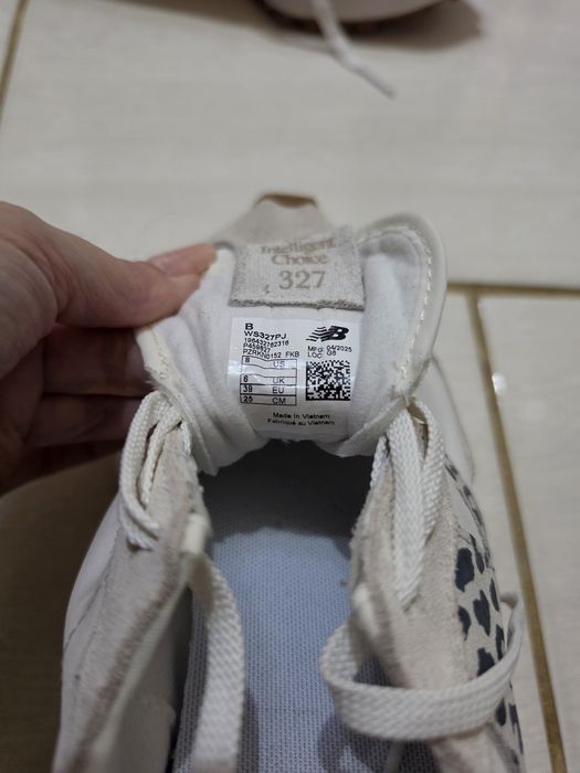 New balance unisex