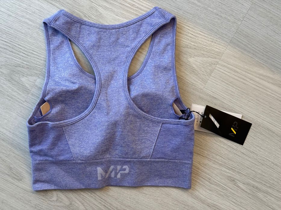 Спортно бюстие на My Protein с етикет