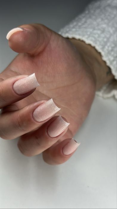 Модель на маникюр/наращивание ногтей